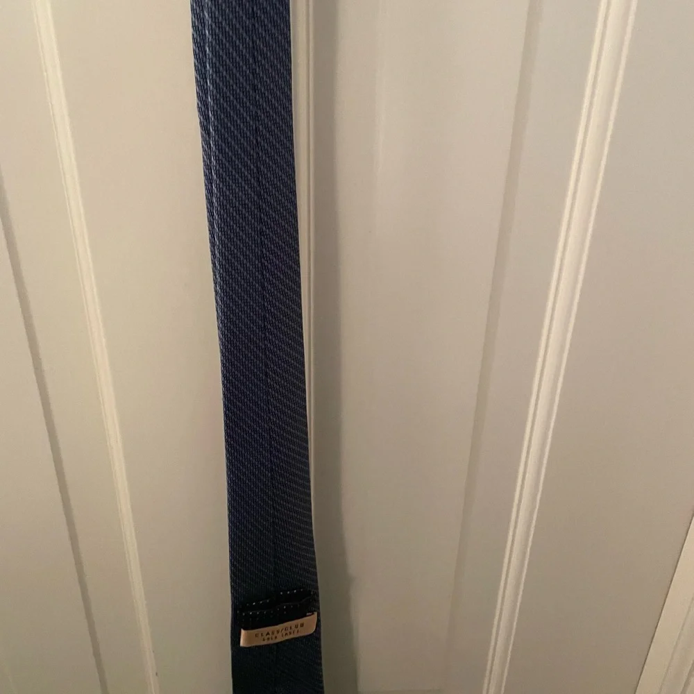 Class Club Navy and Gold Necktie